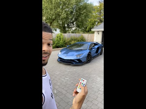 LAMBORGHINI THAT CHANGES COLOUR 🌈🤯 #Shorts